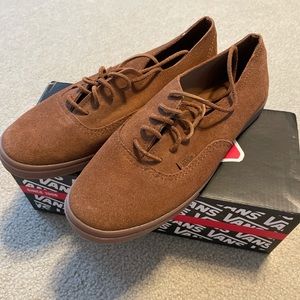 Women’s authentic Lo Pro
Native Seude brown/gum